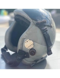 Casque de pilote de chasse gris vue de face 2