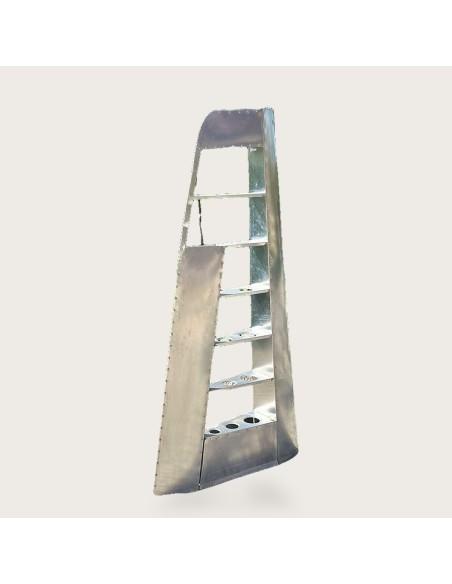Étagère en aluminium riveté style aviation vue de face