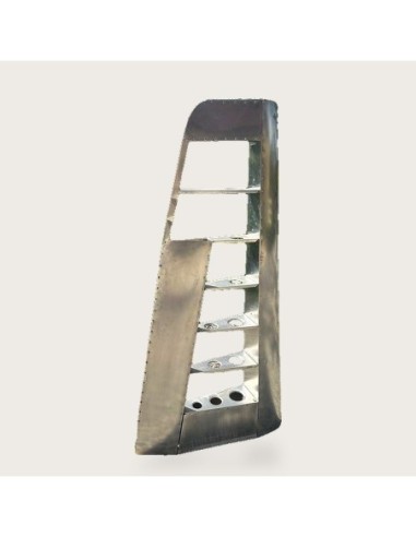 Étagère en aluminium riveté style aviation vue de trois quarts
